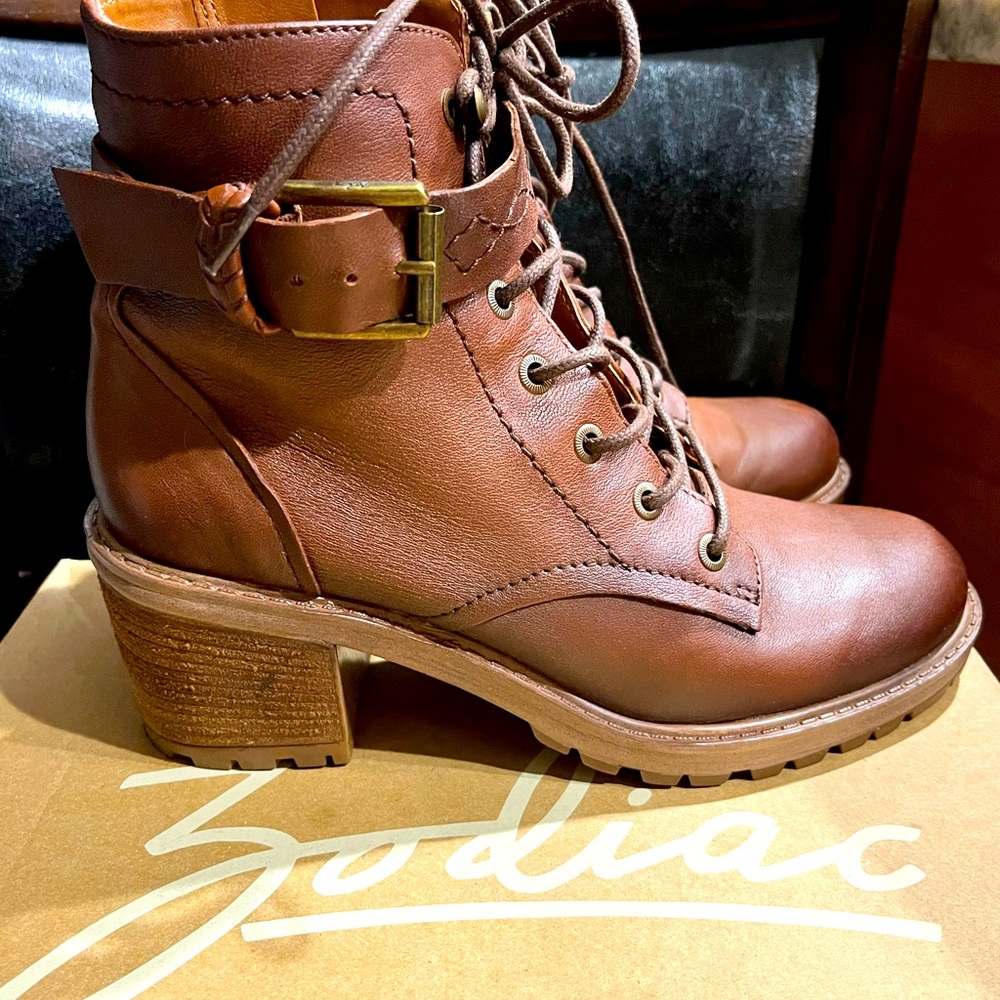 Zodiac Gemma Booties in Cognac Size 7.5